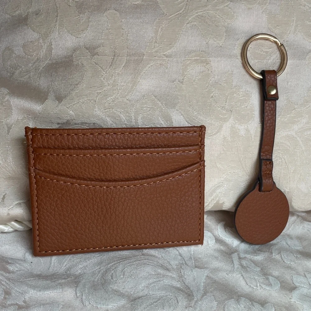 1260. Ellen Tracy Tan Card Holder and Keychain Set
